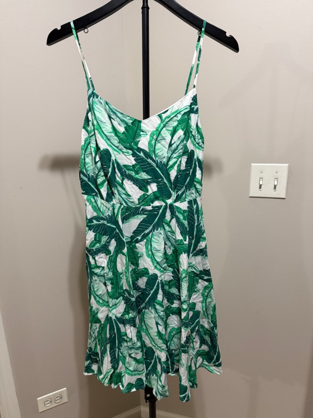 Old Navy Green Leaf Print Sundress: M